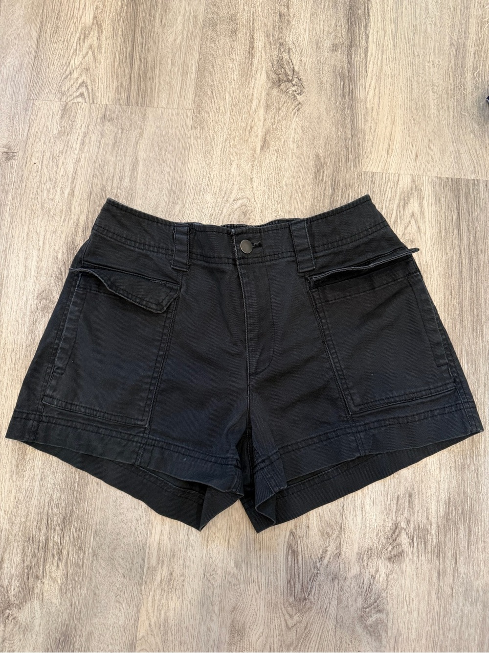 Old Navy Women’s Washed Charcoal Gray Black Utility Shorts Size Small